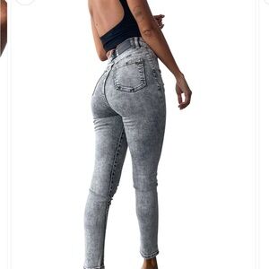 Chipre Gray High-Waisted Jeans